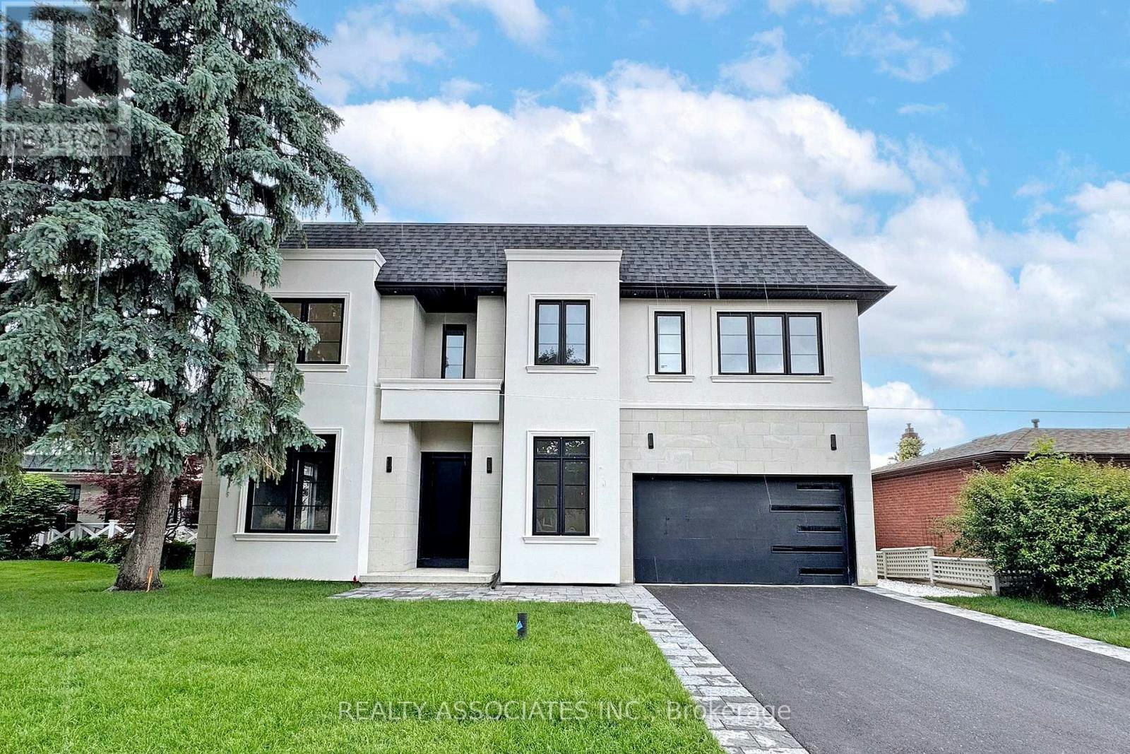 32 Cossar Avenue, Aurora, ON, L4G 3N8