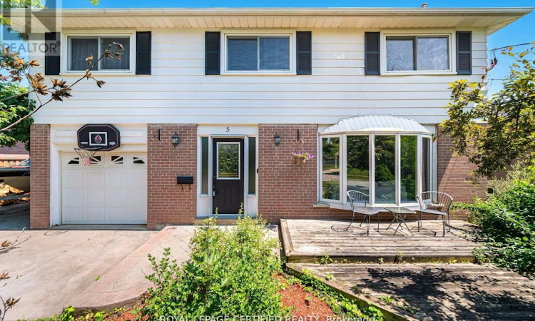 5 Stockman Crescent