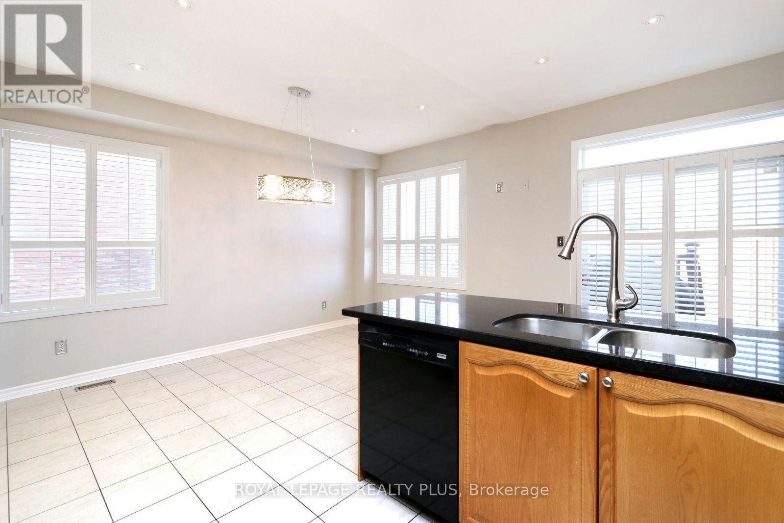 3656 Twinmaple Drive, Mississauga, ON, L4Y 3R1 - 6