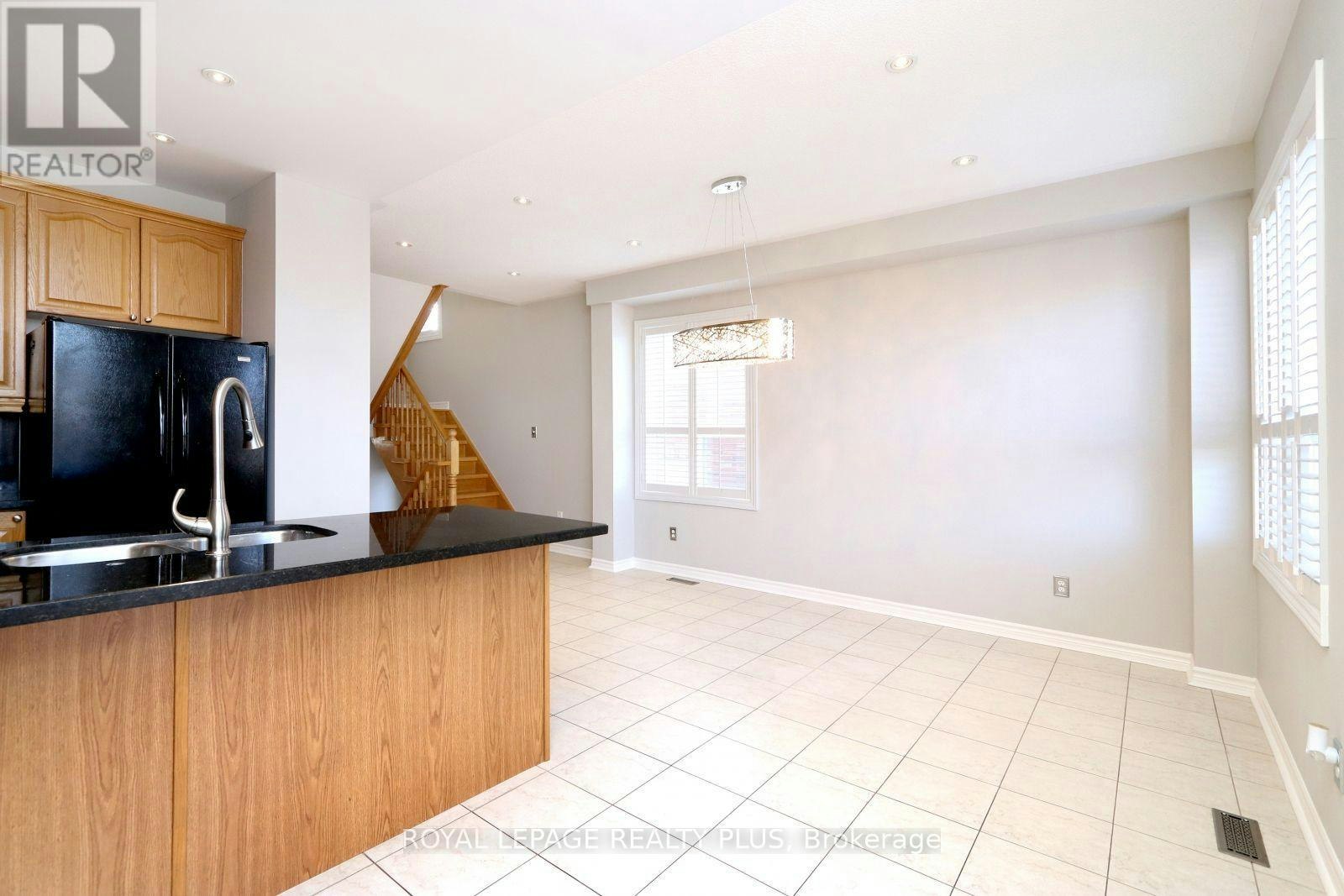 3656 Twinmaple Drive, Mississauga, ON, L4Y 3R1 - 9