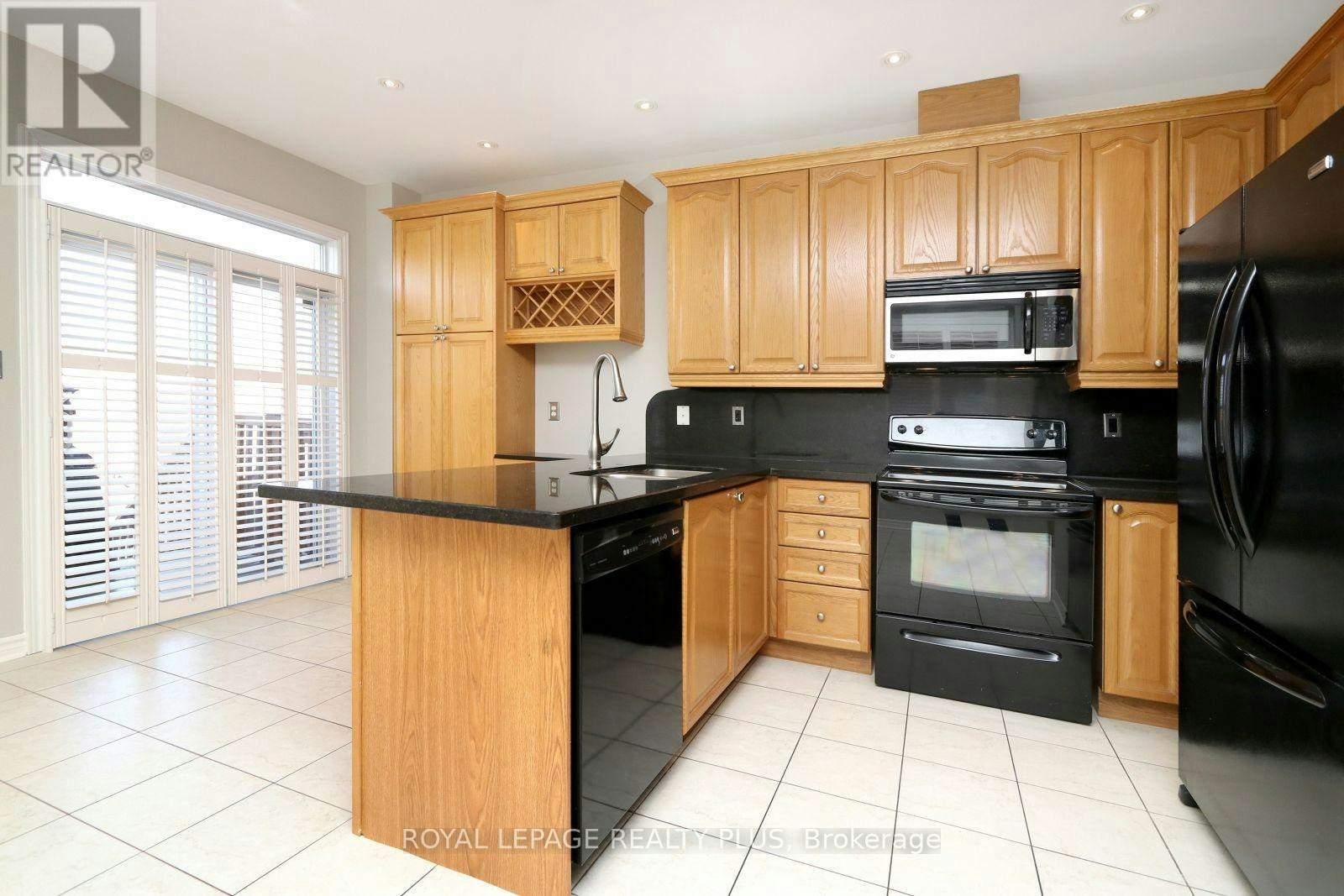 3656 Twinmaple Drive, Mississauga, ON, L4Y 3R1 - 4