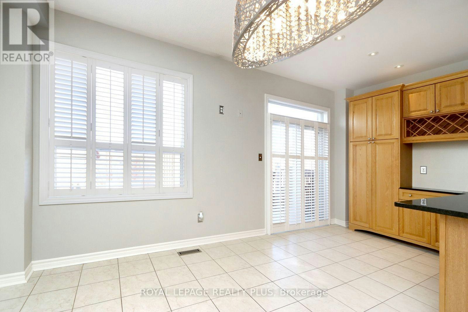 3656 Twinmaple Drive, Mississauga, ON, L4Y 3R1 - 7