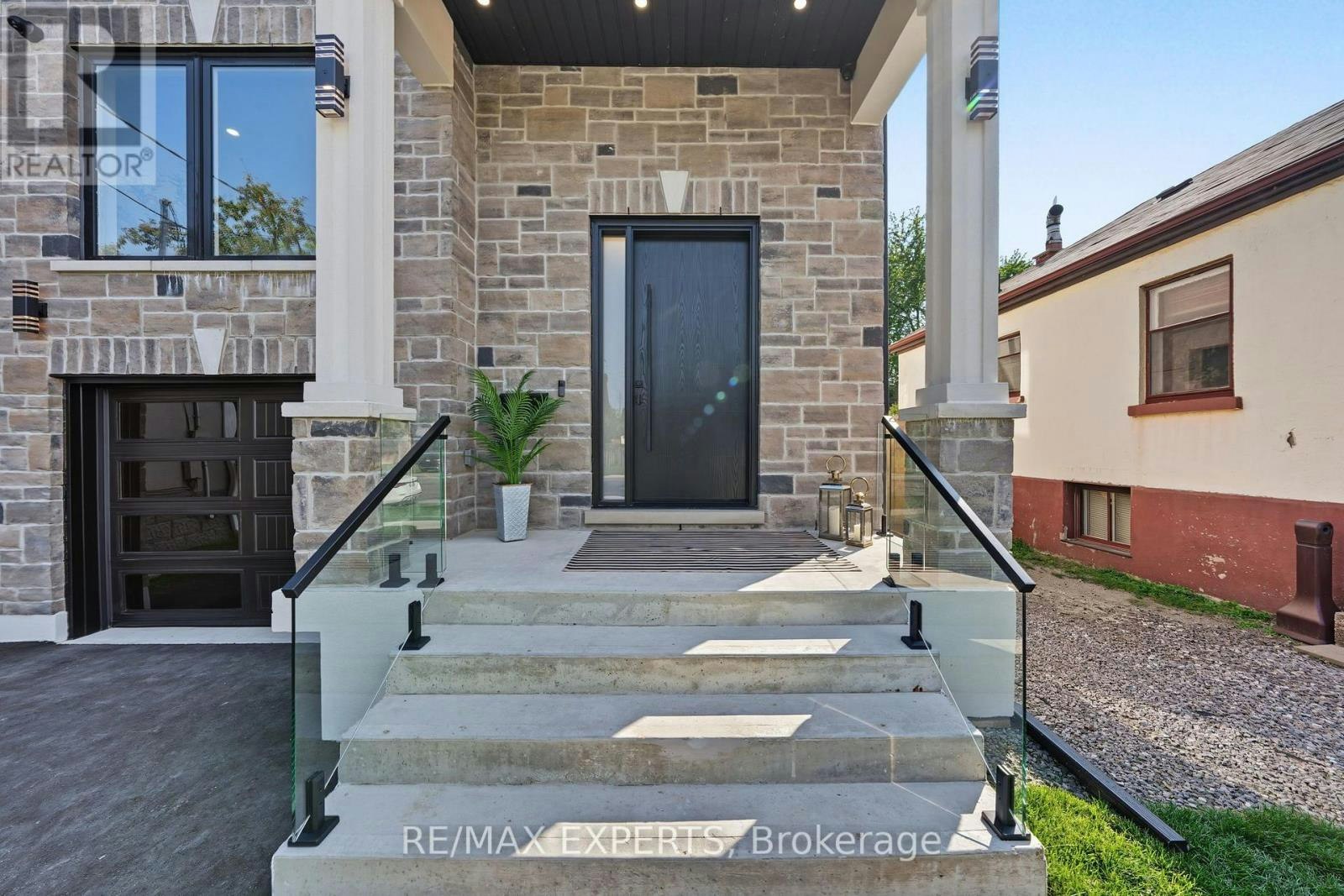 MAIN-1062 Alexandra Avenue, Mississauga, ON, L5E 1Z8 - 2