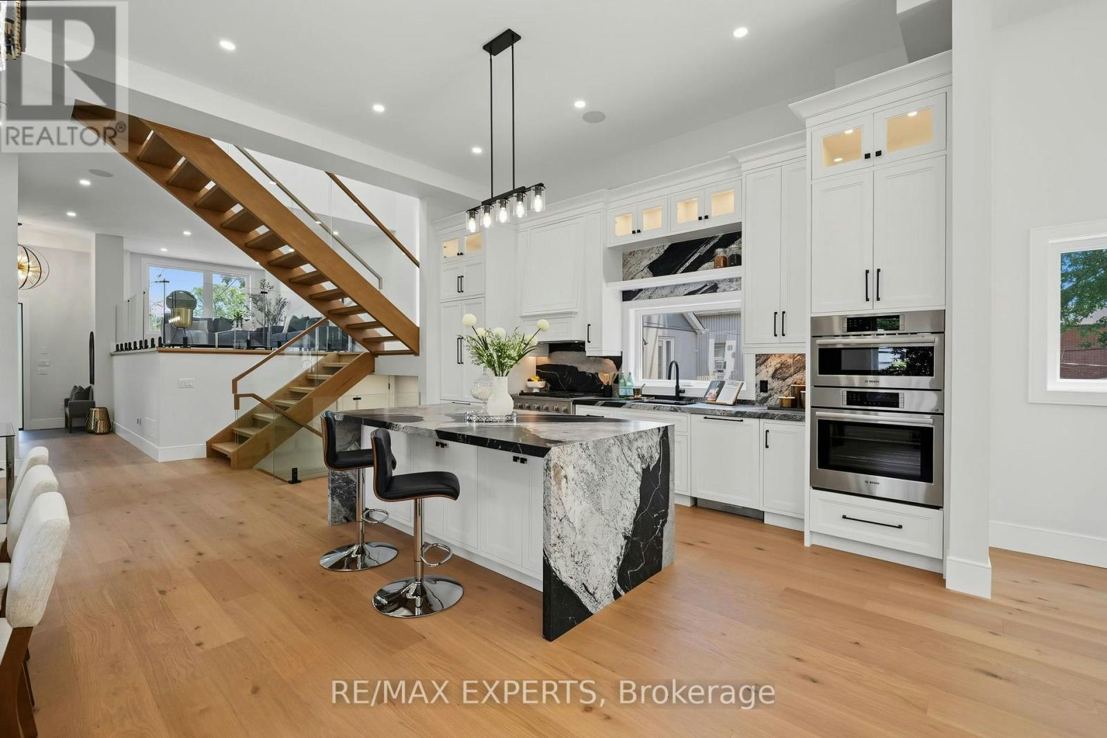 MAIN-1062 Alexandra Avenue, Mississauga, ON, L5E 1Z8 - 9