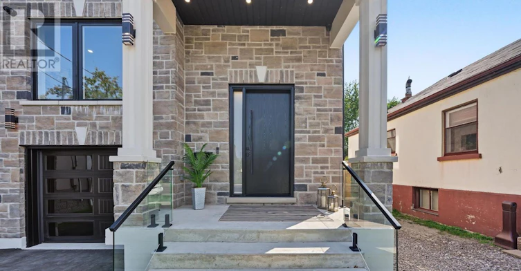 1062 Alexandra Avenue, Mississauga, ON, L5E 1Z8 - 3
