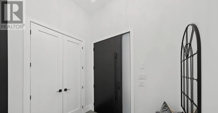 1062 Alexandra Avenue, Mississauga, ON, L5E 1Z8 - 4