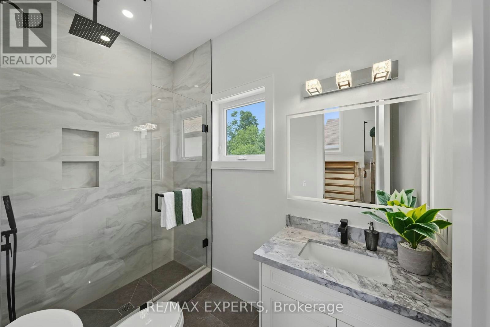 1062 Alexandra Avenue, Mississauga, ON, L5E 1Z8 - 18
