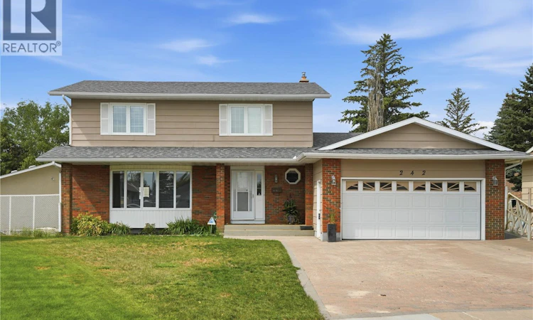242 Auld Crescent