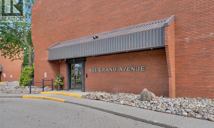 109-955 Grand Avenue West