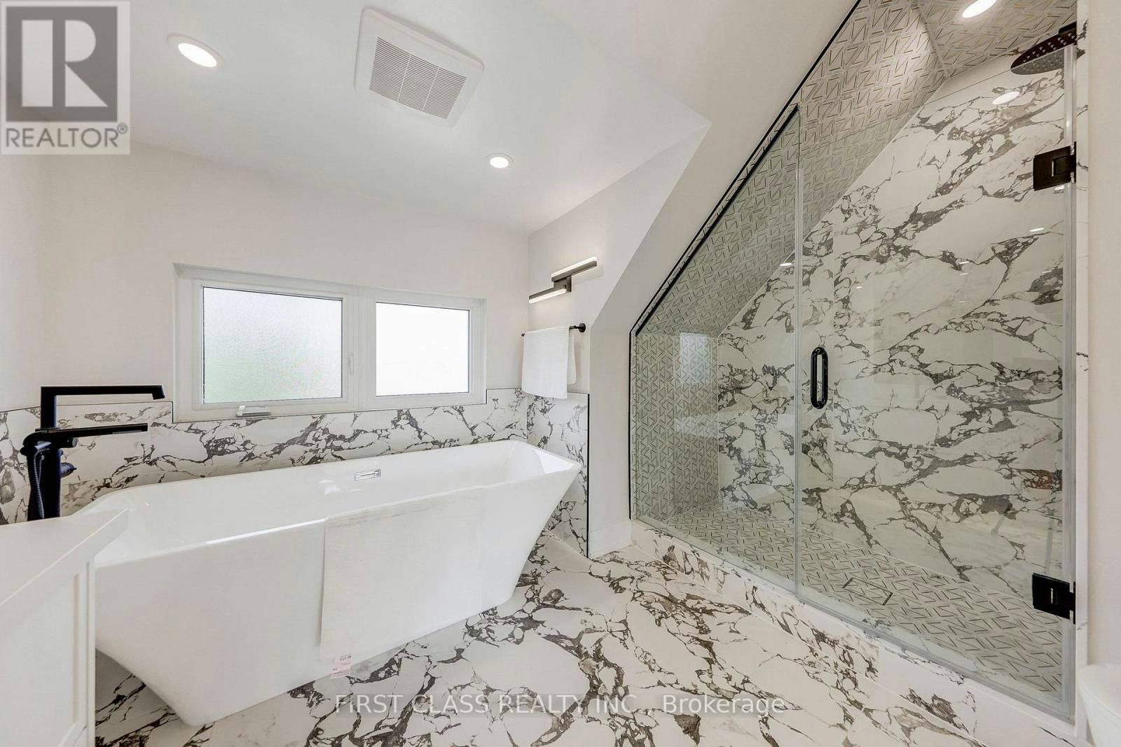 ENSUITE 1-431 Roxton Road, Toronto, ON, M6G 3R5 - 7