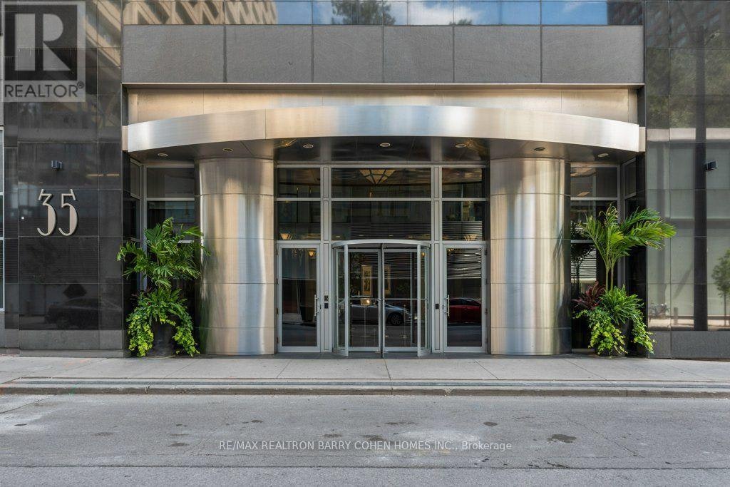 2703-35 Balmuto Street, Toronto, ON, M4W 3R1 - 3