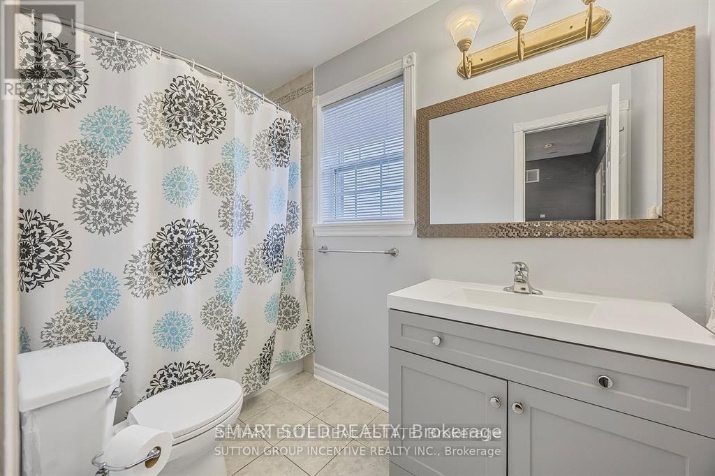 UPPER BEDROOM-28 Leggott Avenue, Barrie, ON, L4N 8A9 - 5