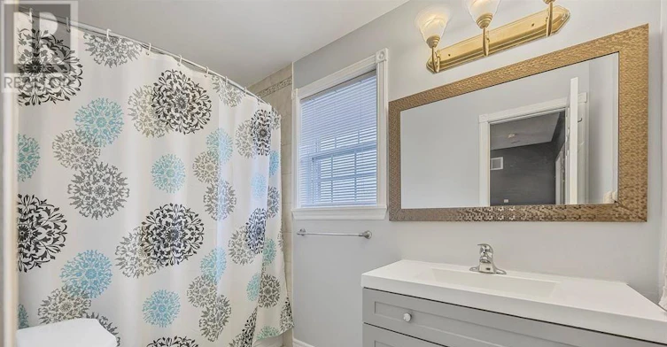 UPPER BEDROOM-28 Leggott Avenue, Barrie, ON, L4N 8A9 - 5