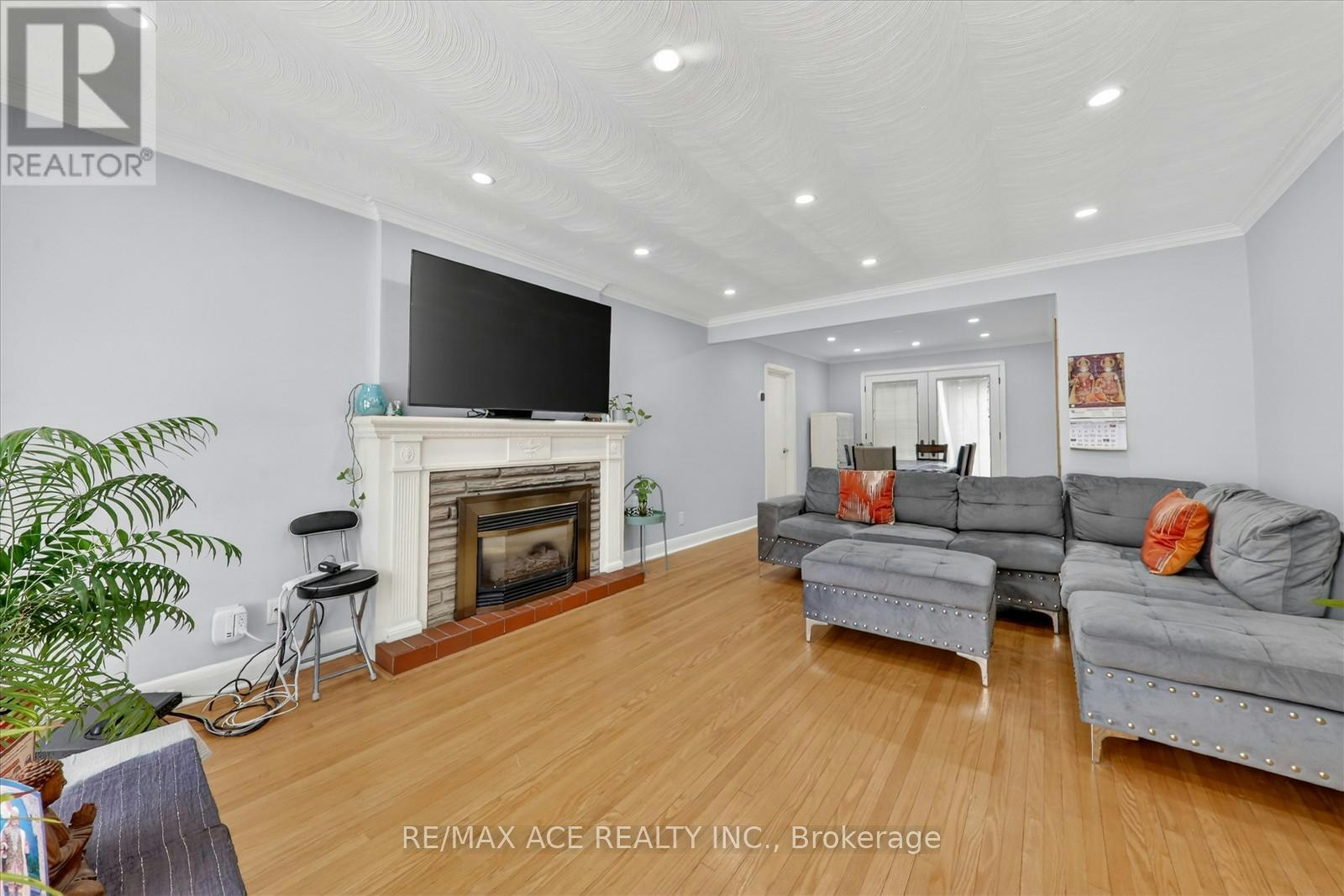 MAIN-40 Brinloor Boulevard, Toronto, ON, M1M 1L5 - 7