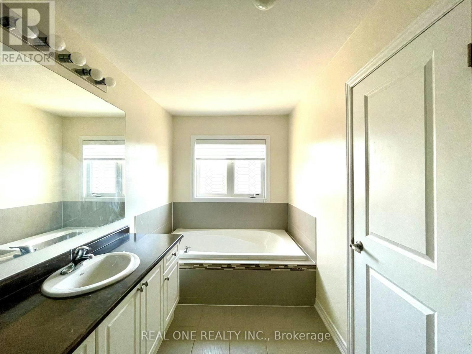 25 Paper Mills Crescent, Richmond Hill, ON, L4E 0V5 - 10
