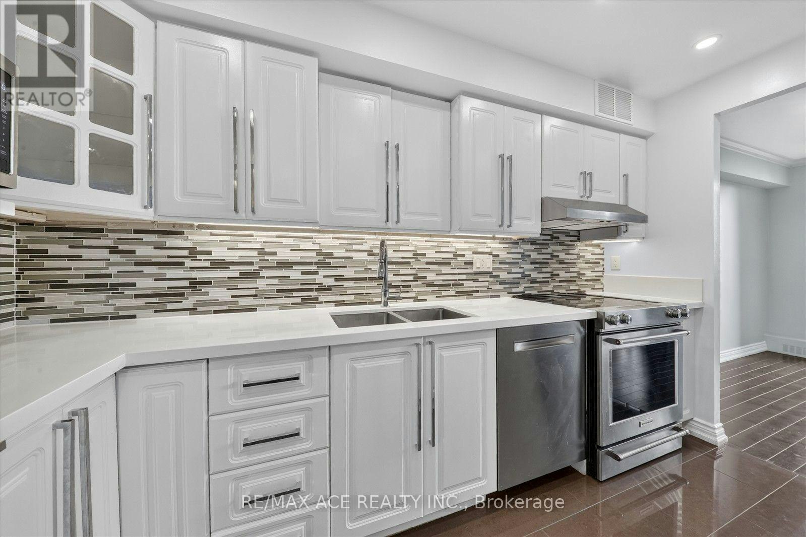 624-60 Southport Street, Toronto, ON, M6S 3N4 - 12