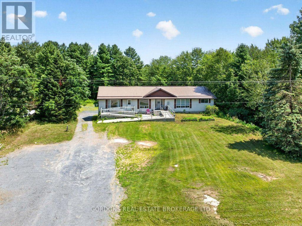 11703 41 Highway, Addington Highlands, ON, K0H 1Z0