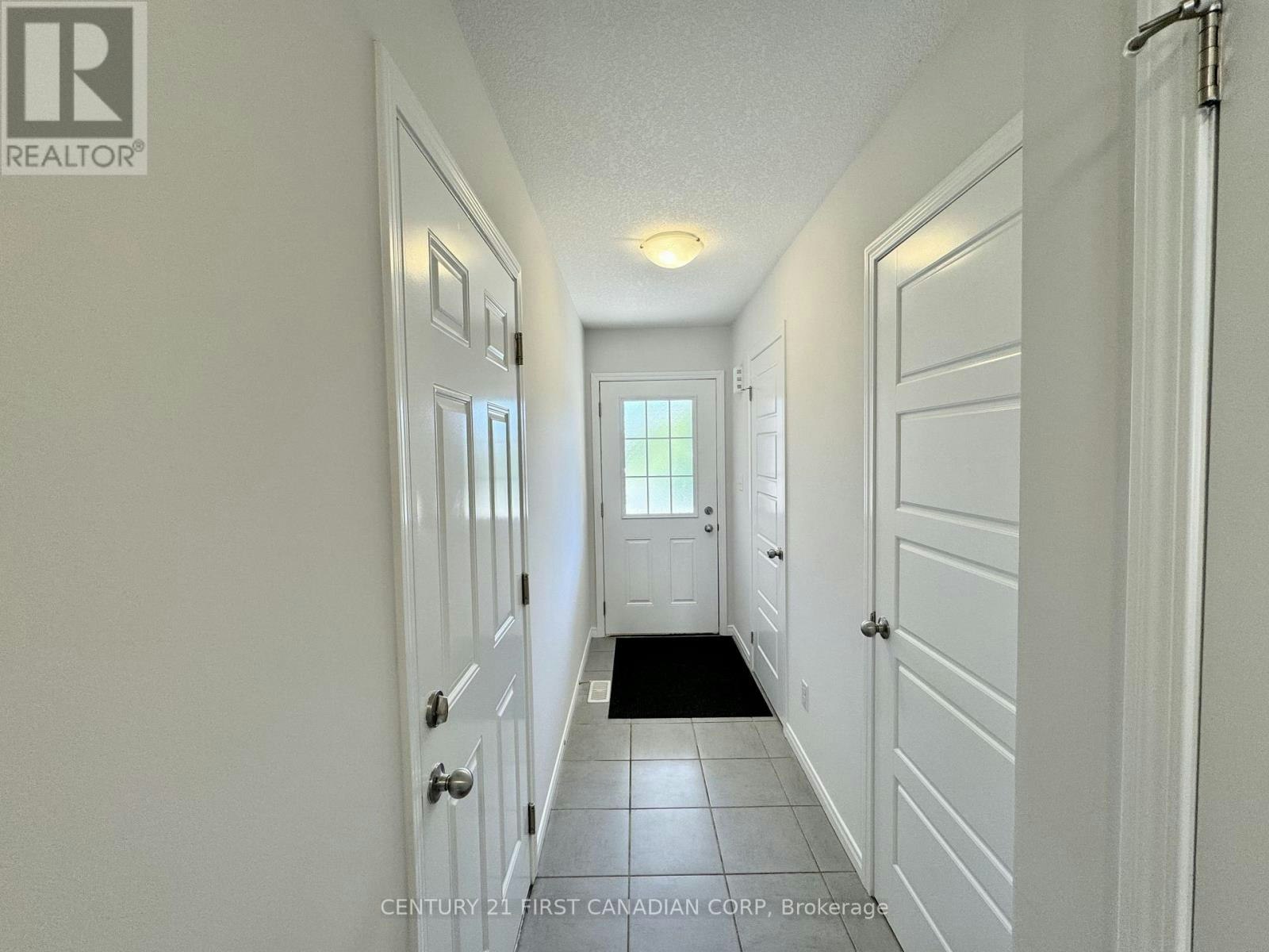 3186 Singleton Avenue, London, ON, N6L 0B8 - 3