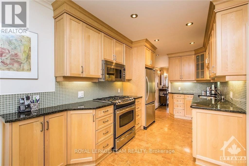 522 Piccadilly Avenue, Ottawa, ON, K1Y 0H8 - 2
