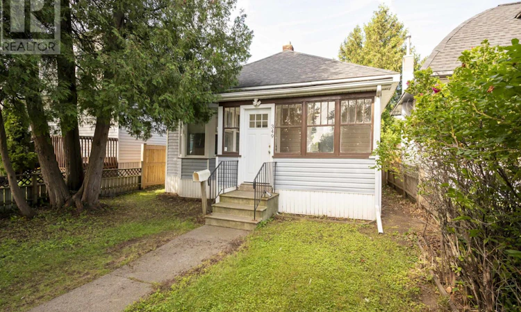 349 Vickers Street N