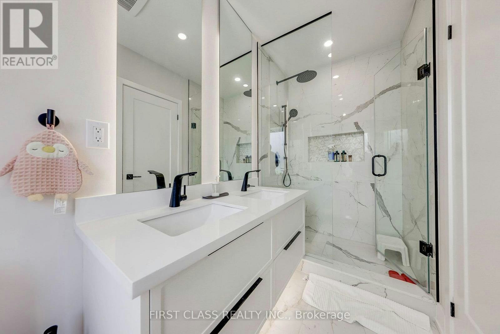 ENSUITE 2-431 Roxton Road, Toronto, ON, M6G 3R5 - 7