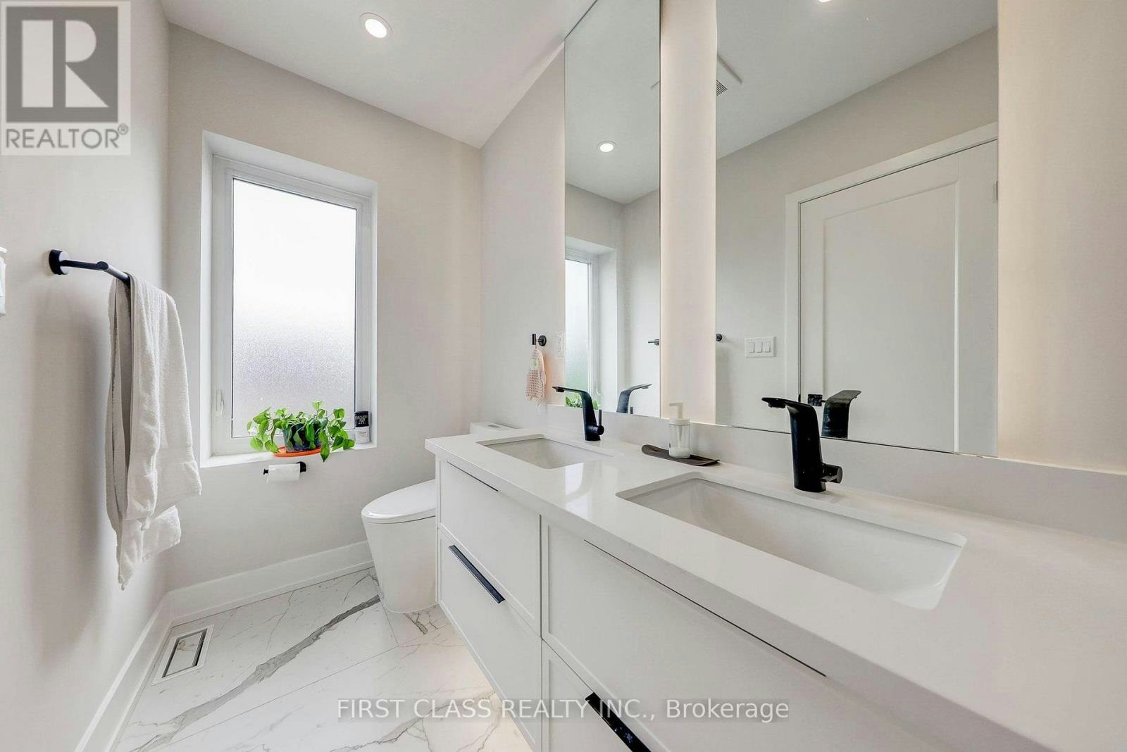 ENSUITE 2-431 Roxton Road, Toronto, ON, M6G 3R5 - 8