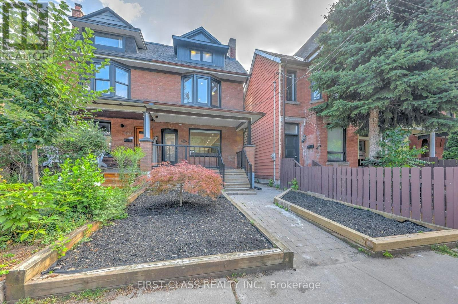 ENSUITE 2-431 Roxton Road, Toronto, ON, M6G 3R5
