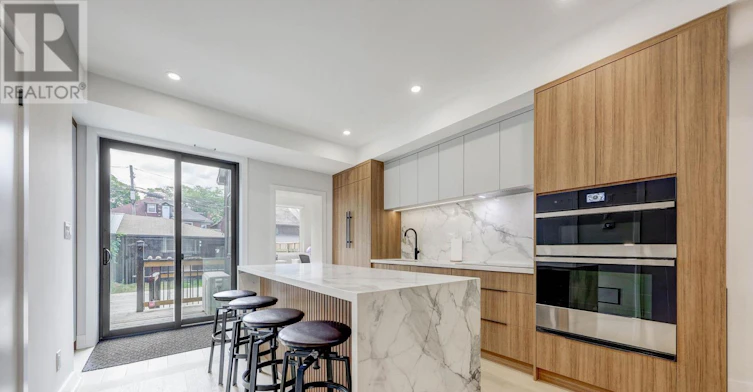 ENSUITE 3-431 Roxton Road, Toronto, ON, M6G 3R5 - 2