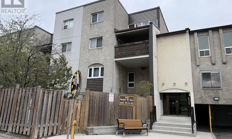158-1055 Dundas Street E