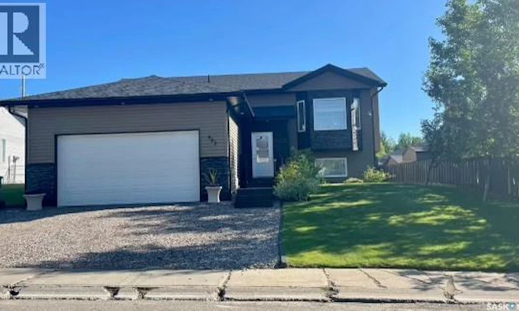 903 Sinotte Crescent