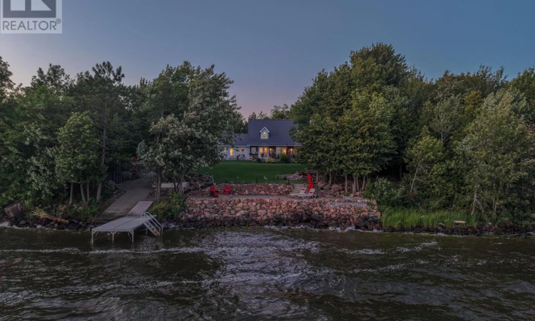 6 Du Lac Drive