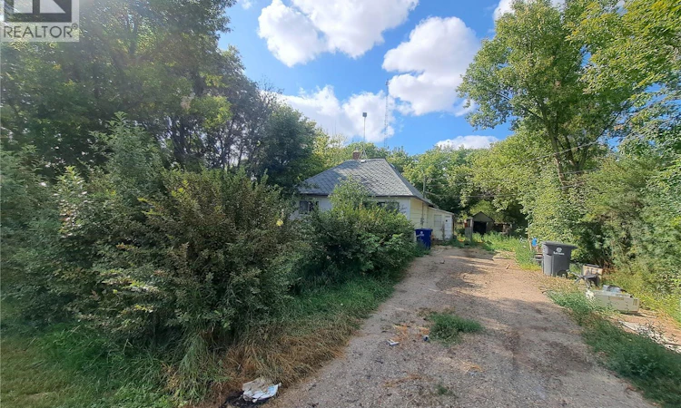 107 2nd Avenue W