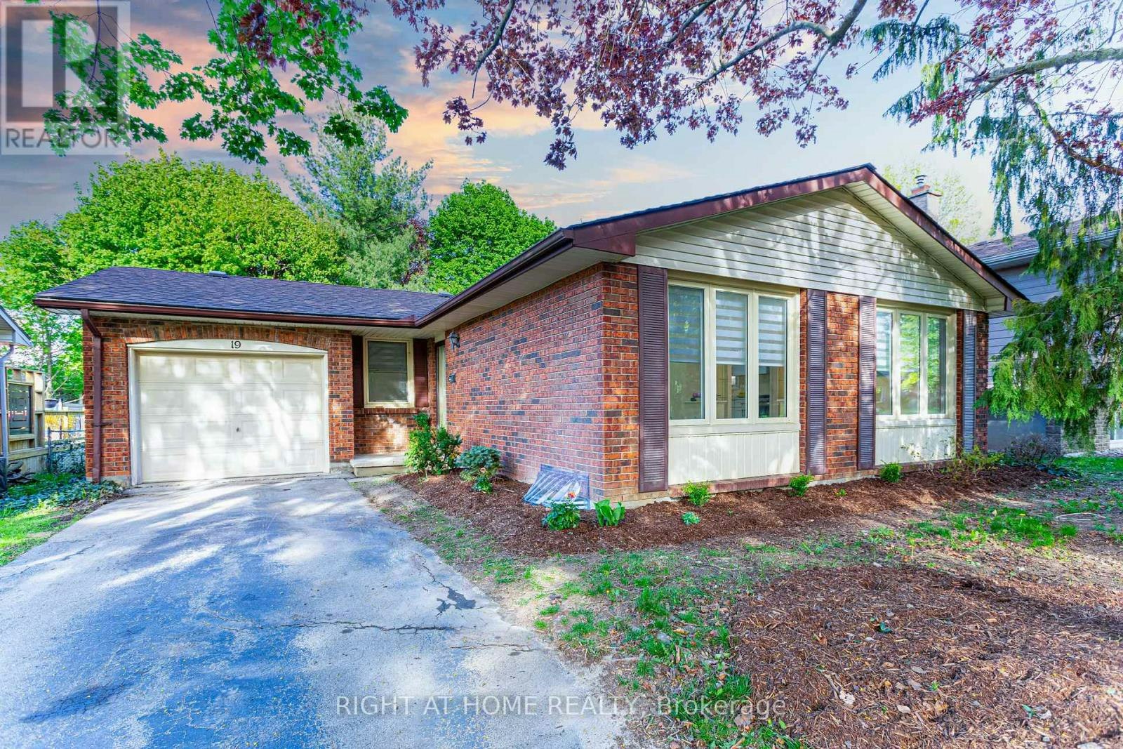 LOWER-19 Windingway Crescent, London, ON, N6G 3E8