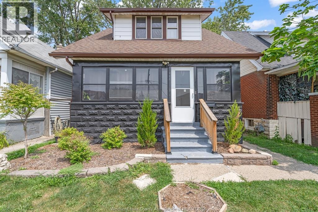 982 Elm Avenue, Windsor, ON, N9A 5H5