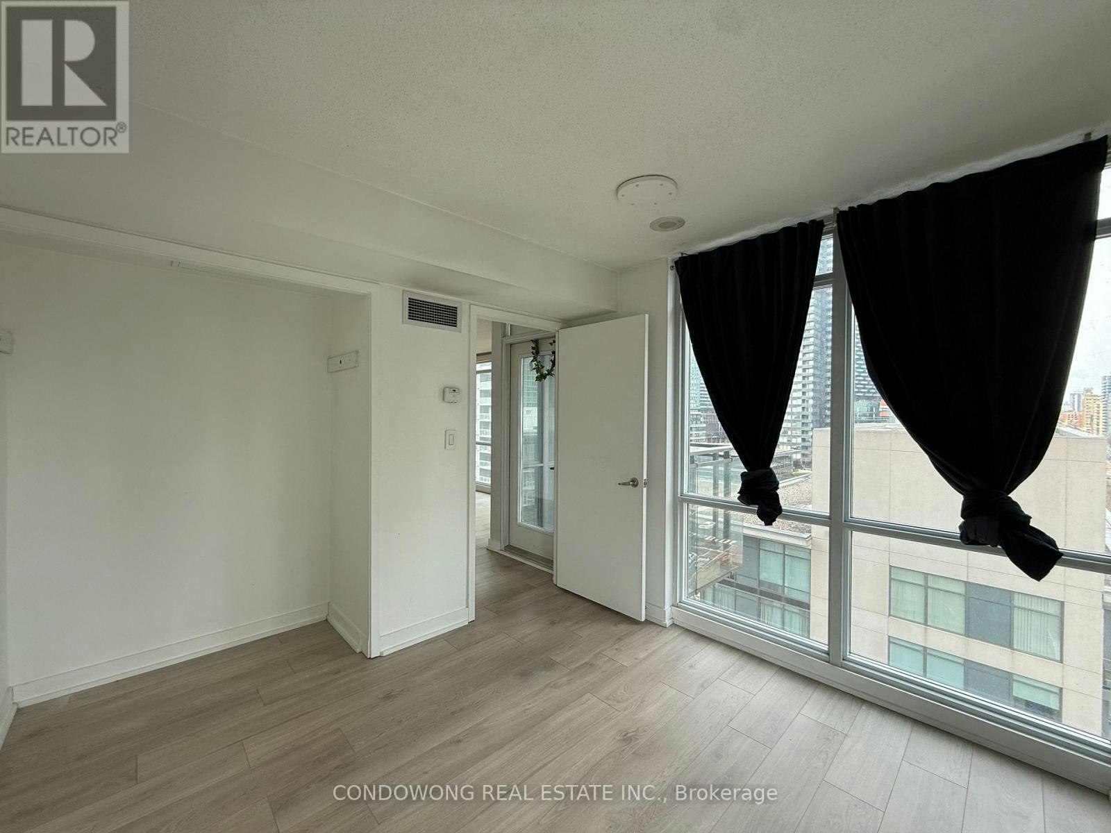 1206-11 Brunel Court, Toronto, ON, M5V 3Y3 - 6
