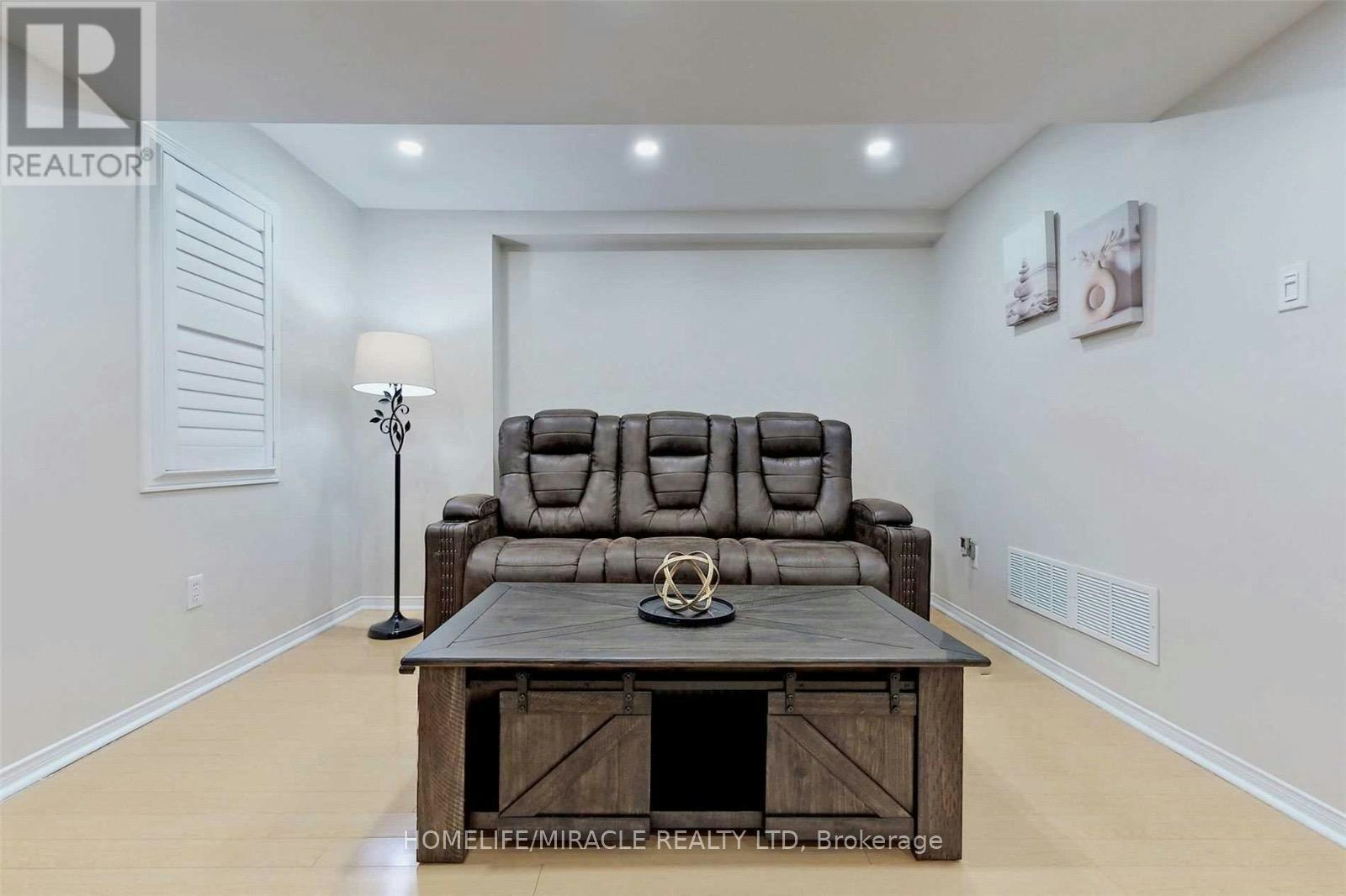 3258 Angel Pass Drive, Mississauga, ON, L5M 7J7 - 3