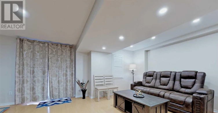 3258 Angel Pass Drive, Mississauga, ON, L5M 7J7 - 4