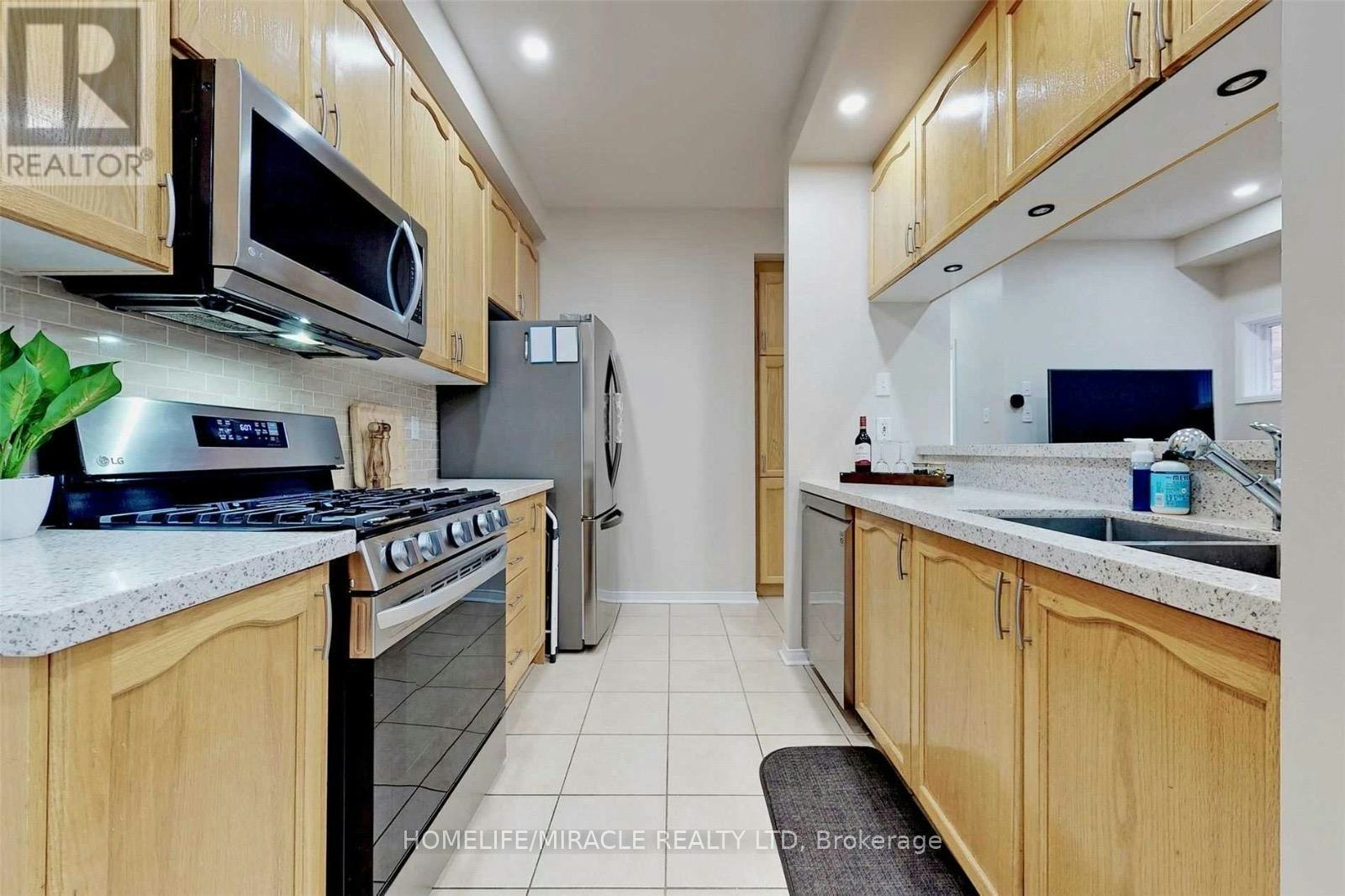 3258 Angel Pass Drive, Mississauga, ON, L5M 7J7 - 9