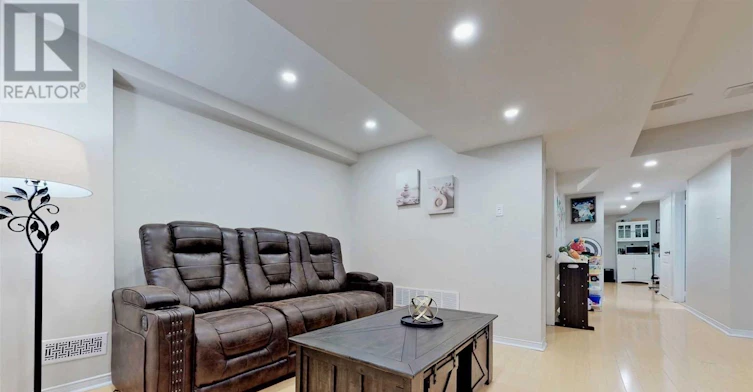 3258 Angel Pass Drive, Mississauga, ON, L5M 7J7 - 2