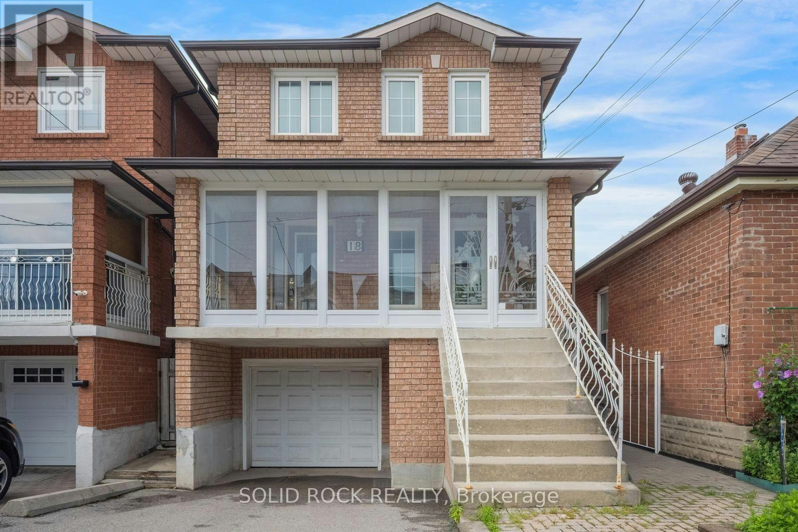 18 Maple Bush Avenue, Toronto, ON, M9N 1S6