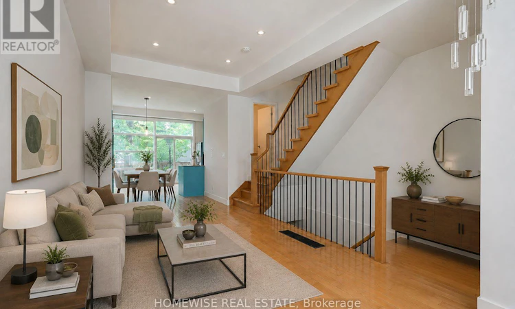 476 King Street E