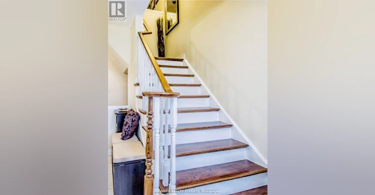 3330 Snowball Road E, Mississauga, ON, L5N 7M7 - 2