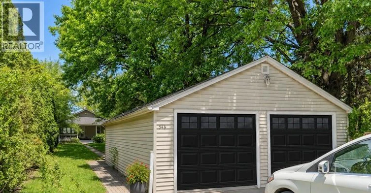 546 Pearl, Lakeshore, ON, N0R 1A0 - 2