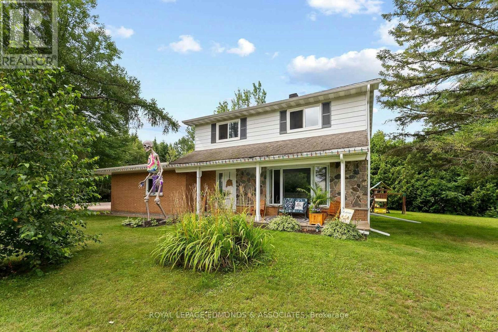 6 Brian Street, Laurentian Valley, ON, K8A 6W4