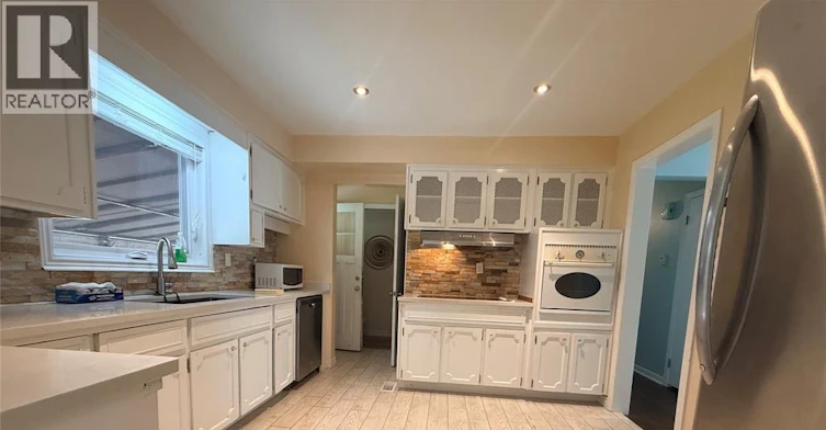 2450 Academy Drive, Windsor, ON, N9E 2G6 - 4