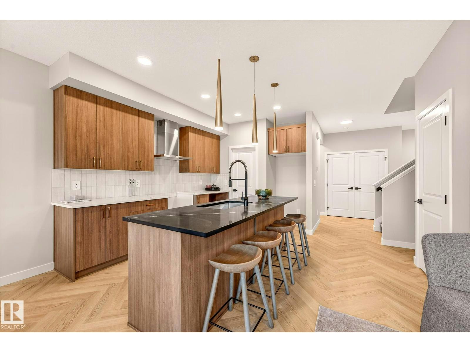 8297 Kiriak Lo SW, Edmonton, AB, T6W 5S2