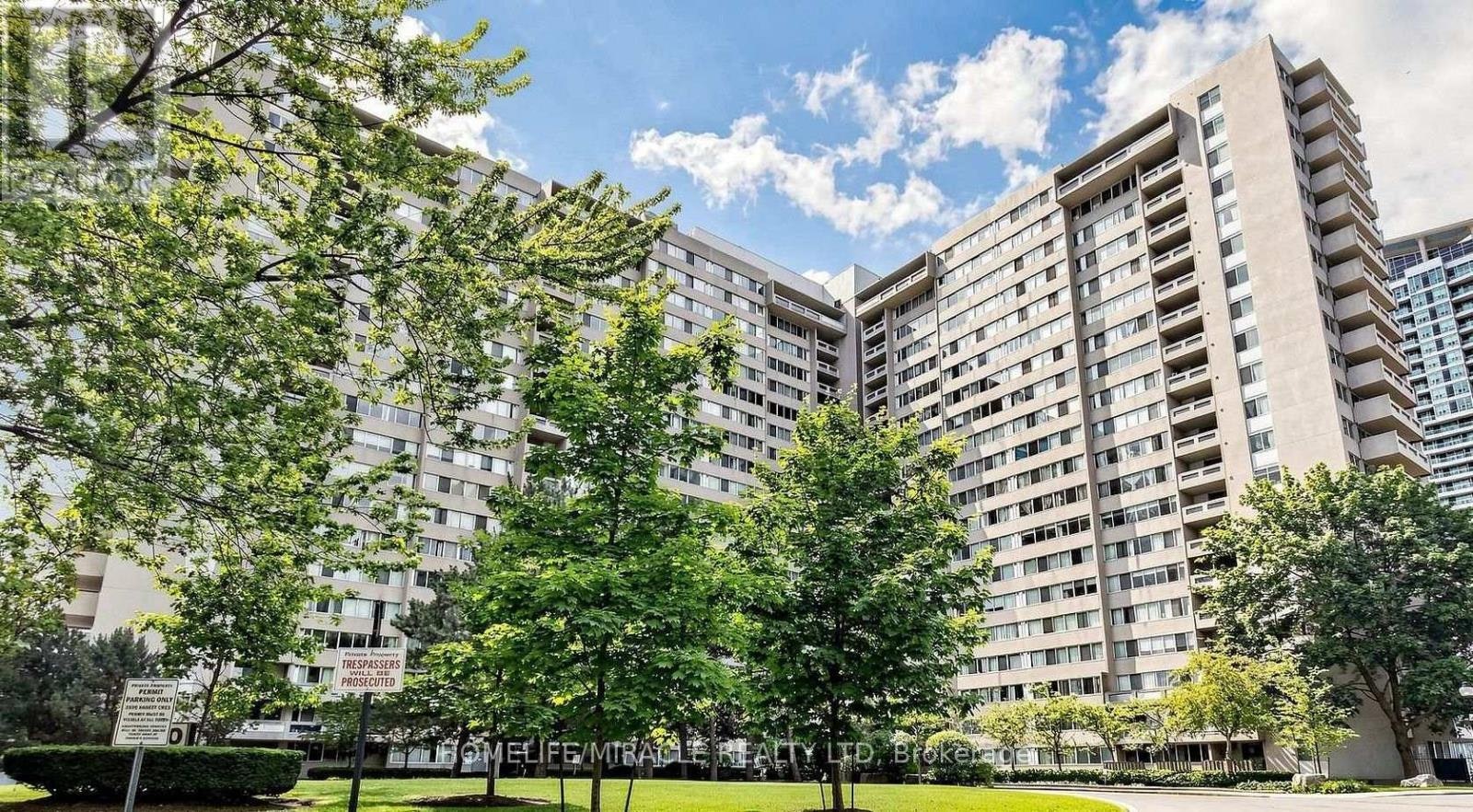 313-3590 Kaneff Crescent, Mississauga, ON, L5A 3X3