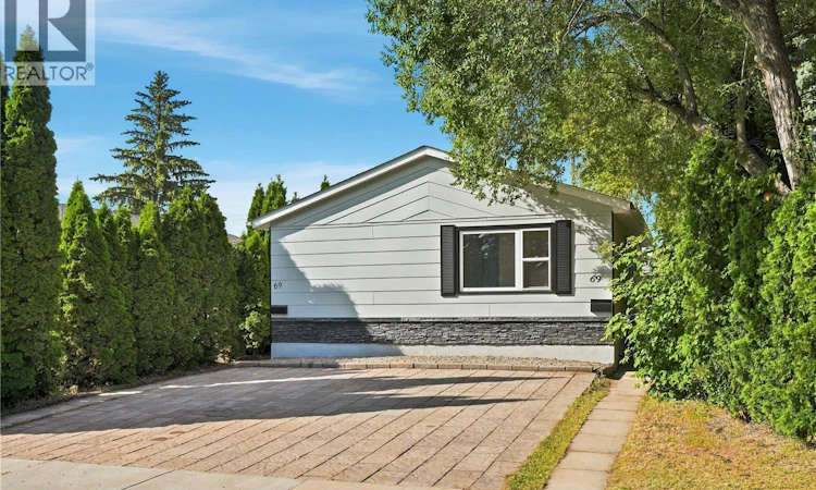 69 Rita Crescent