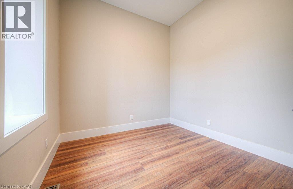 1-1 Bond Street, Cambridge, ON, N1R 4B2 - 12