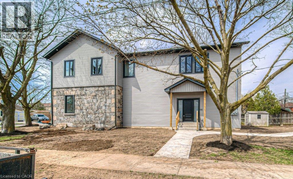 1-1 Bond Street, Cambridge, ON, N1R 4B2